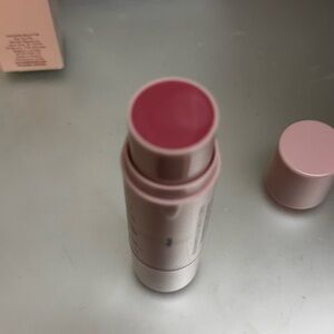 Wander 2 in one. Blush and highlight gorgeous color.